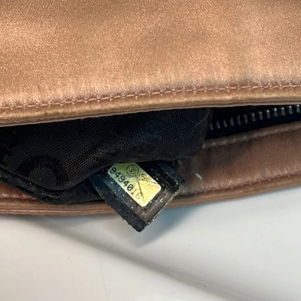 CHANEL SATIN MAKEUP BAG - Picture 4 of 10